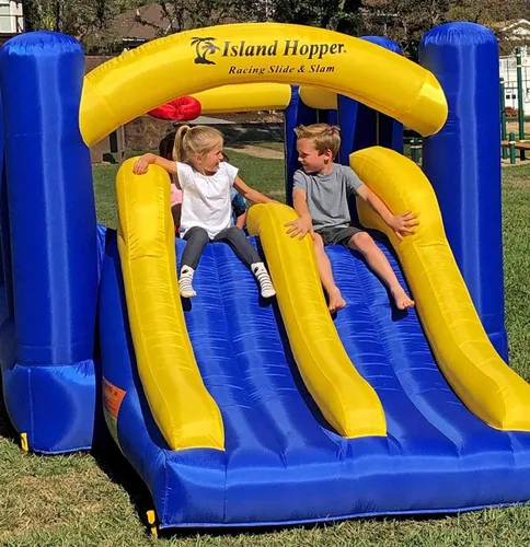 Vista 5 de Island Hopper, casa recreativa para saltar con tobogán