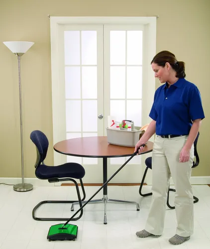 Vista 3 de BISSELL BigGreen Commercial BG23 Barredora con 2 rollos de cepillo de nailon, camino de limpieza de 7-1/2 pulgadas, verde, 8.5 a 12 pulgadas