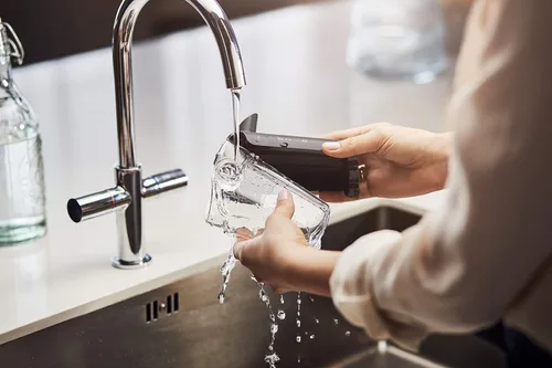 Vista 7 de Philips 3200 Series Fully Automatic Espresso Machine with LatteGo, Black, EP3241/54 with Philips Saeco AquaClean Filter Single Unit, CA6903/10