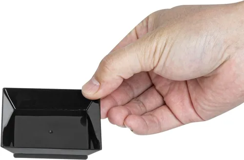 Vista 7 de Restaurantware Mini platos de degustación de 2.5 x 2.5 pulgadas, 100 platos cuadrados desechables de plástico, platos de plástico negro duraderos
