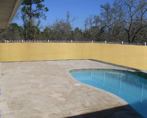 Vista 2 de Shade&Beyond - Pantalla de privacidad para valla de 5 x 50 pies, resistente, 170 GSM, cubierta de malla para pared, jardín, patio trasero