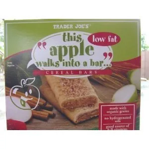 Vista 2 de Trader Joe's Esta manzana entra en una barra de barras de cereales (bajas en grasa). 1 caja contiene