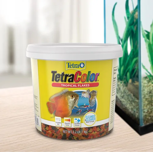 Vista 6 de Tetra Color Tropical Flakes, alimento para peces que aumentan el color, dieta nutricionalmente equilibrada para peces tropicales, 2.2 libras