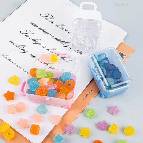 Vista 5 de AUEAR, Paquete de 4 mini maletas de plástico para dulces, caja de regalo de recepción, estuche de viaje para decoración de bodas