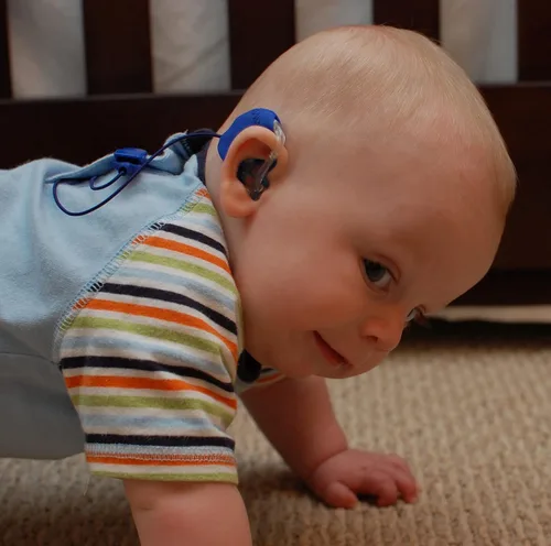 Vista 5 de Ear Gear Mini cable – Protege los audífonos de la suciedad, el sudor, la humedad, la pérdida, el viento – Se adapta a instrumentos auditivos de 1" a