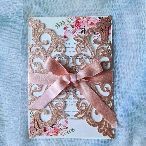 Vista 20 de 25 tarjetas de invitaciones de boda cortadas con láser verde oliva con sobres, hojas interiores en blanco, cintas para boda, despedida de soltera