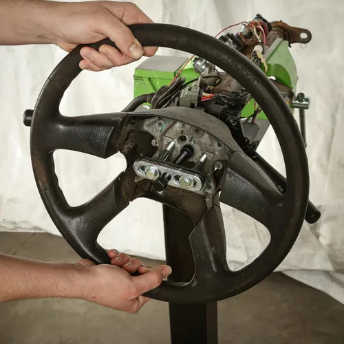 Vista 9 de OEMTOOLS Extractor de volante 25200, herramienta esencial para quitar el volante, compatible con la mayoría de marcas y modelos, construcción