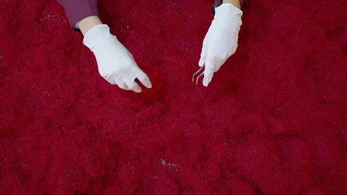 Vista 7 de SAFFRON, All Red Super Negin Grade A+ - Especias de alta calidad para paella, risotto, té persa, arroz persa y leche dorada, 1.76 oz