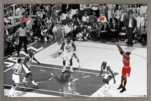 Trends International Michael Jordan - Póster de pared horizontal The Shot, 14.72 x 22.37 pulgadas, versión enmarcada de madera de granero