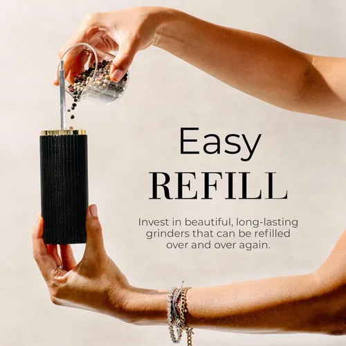 Vista 6 de Styled Settings Juego de molinillo de sal y pimienta blanco y negro con detalles dorados, juego de dos molinillos manuales de madera recargables