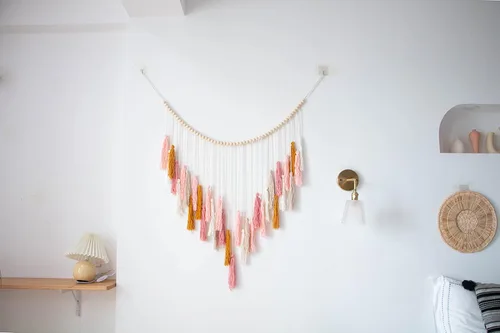 Vista 5 de Decocove Colgante de pared de macramé, colgante de pared grande de macramé con cuentas de madera, decoración de pared bohemia para dormitorio, sala