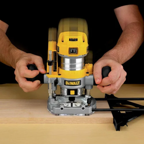 Vista 3 de DeWalt DWP611PK 1.25 HP Max torque de velocidad variable. Combo compacto rúter con LED