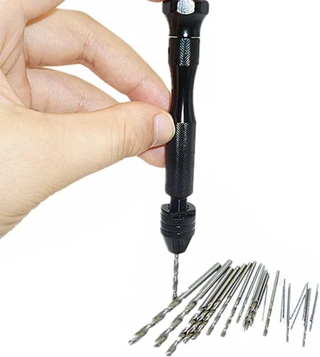 Vista 2 de Mini abrazadera universal de banco de mesa con tornillo de banco + tornillo de precisión, modelo taladro manual con 20 brocas giratorias para tallar