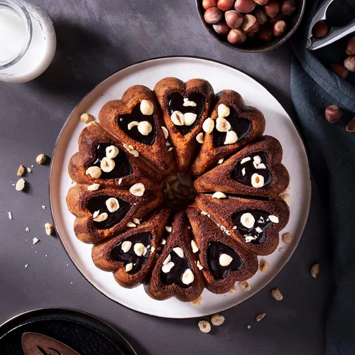 Vista 6 de Molde para Pastel de Aluminio Fundido en Forma de Corazón, Revestimiento de Titanio, Antiadherente, 12 Tazas, Resistente, Molde de 10 Pulgadas