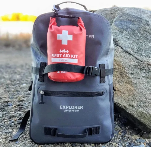 Vista 7 de Breakwater Supply Kit de primeros auxilios impermeable, bolsa seca precargada con suministros de preparación de supervivencia de emergencia