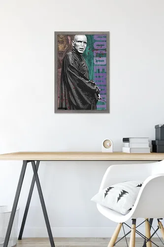 Vista 6 de Trends International The Wizarding World: Harry Potter - Póster de pared de Voldemort con varita, 22.4 pulgadas de largo x 14.7 pulgadas, versión
