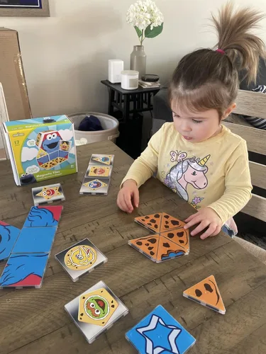 Vista 5 de CreateOn Juego magnético con formas de monstruo de galletas de Barrio Sésamo, juguetes de construcción magnéticos, juguetes educativos STEM
