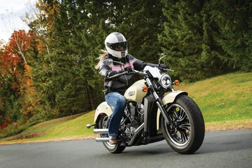Vista 4 de Kuryakyn Acentos legados para la parte inferior de la pierna para Indian Scout, cromados