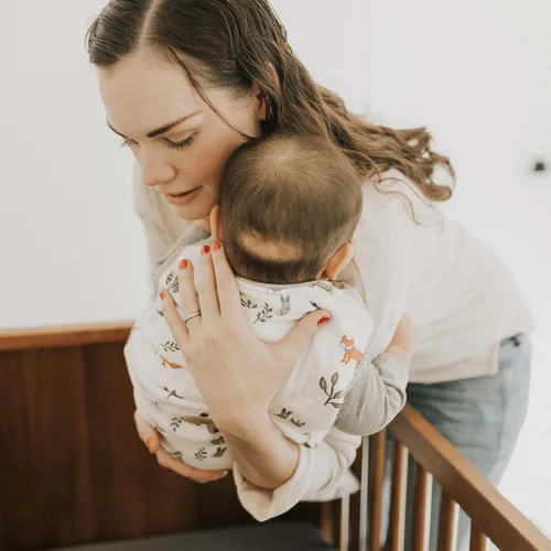 Vista 6 de Little Unicorn Saco de dormir acolchado de muselina de algodón 100% algodón súper suave y ligero Bebé Talla S: 0-6 meses Lavable a máquina