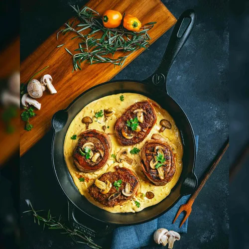 Vista 7 de Victoria Victoria - Sartén de hierro fundido de 12 pulgadas con mango largo y asa de bucle, presazonada con aceite de linaza, fabricada en Colombia