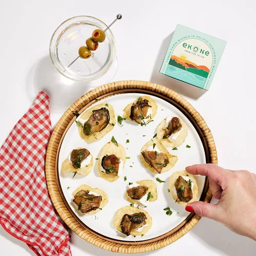 Vista 3 de Ekone Ostras ahumadas originales cultivadas, criadas, enlatadas en el estado de Washington, 3 onzas (paquete de 6)