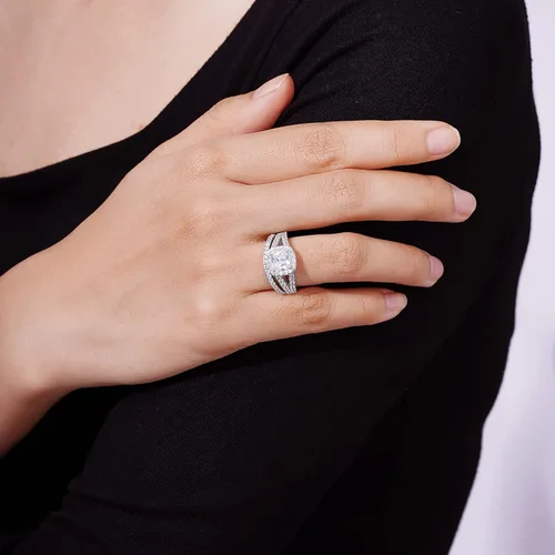 Vista 2 de Yaxa Essentials Anillo de plata de ley chapado en platino con circonita cúbica Infinite Elements (anteriormente colección Yaxa)