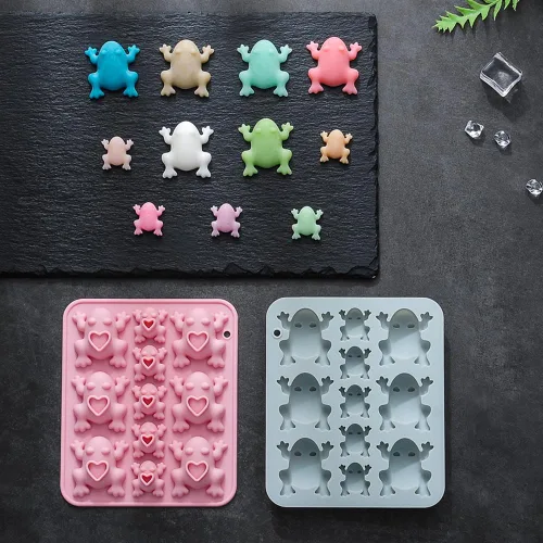 Vista 7 de Paquete de 2 moldes de silicona para Halloween para chocolate con forma de rana en 3D, bandeja para hornear con temática de rana, herramienta