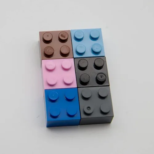 Vista 2 de Bloque de ladrillo clásico a granel, ladrillos negros 2x2, ladrillos de construcción planos 100 piezas, compatible con piezas y piezas de Lego