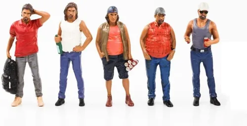 Vista 2 de American Diorama Campers Figura 4, rojo 76337 - Figura 1/18 a escala - Accesorio de diorama