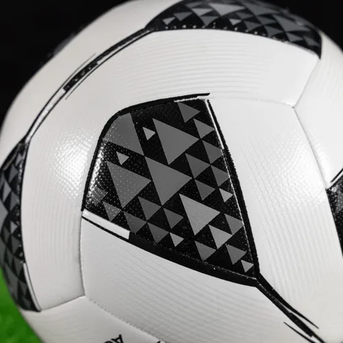 Vista 3 de FORZA Academy Balón de fútbol FIFA Basic Standard Training & Match Ball TPU duradero con superficie 3D para control Tamaños 3, 4 y 5 Negro &