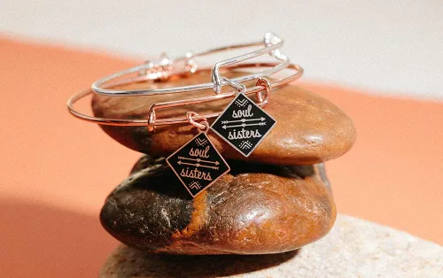 Vista 4 de Alex and Ani Pulsera de infusión de color Soul Sisters