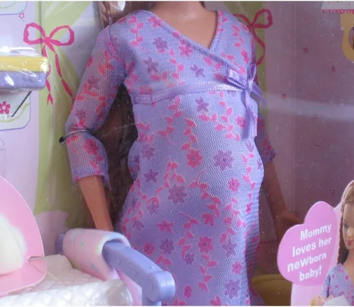 Vista 2 de Set de muñeca Barbie encinta y bebé