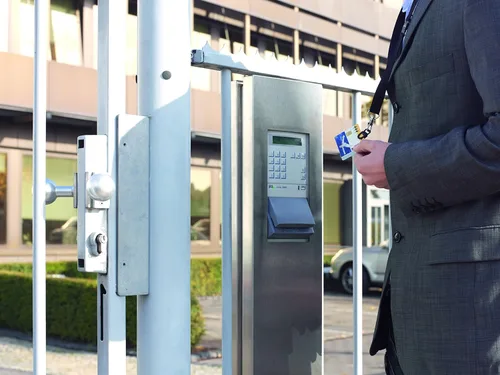 Vista 6 de Durable Pinza Tension Fit ID - Negro - Paquete de 50 clips