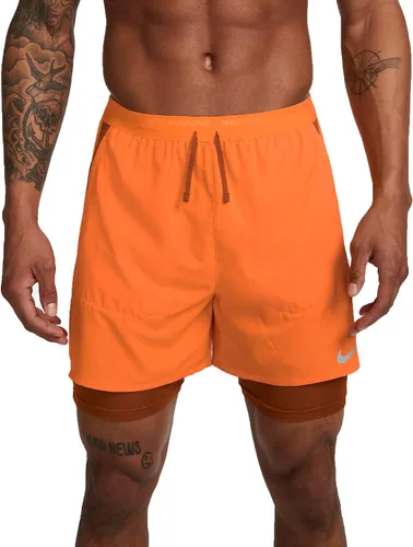 Vista 2 de Nike Dri-FIT Stride - Pantalones cortos de correr 2 en 1 para hombre de 7 pulgadas
