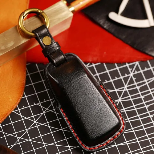 Vista 4 de ontto Funda de cuero para llave de entrada sin llave con protección completa, compatible con Audi A4 Q7 Q5 TT A3 A6 negro (tipo A)