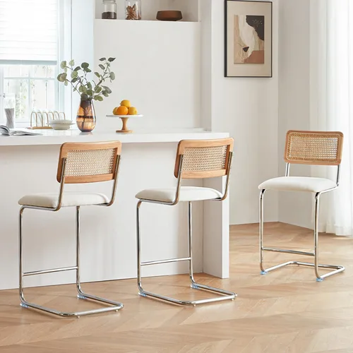 Vista 5 de Juego de 3 taburetes de ratán natural con respaldo de madera maciza, taburetes de bar Cesca modernos de mediados de siglo de 24 pulgadas, taburete