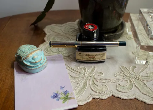 Vista 5 de Discoveries Egyptian Imports - Pisapapeles de escarabajo de pátina - Tamaño de 2" - Hecho en Egipto