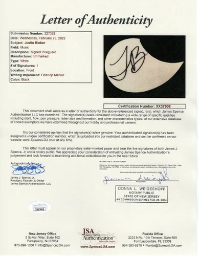 Vista 3 de JUSTIN BIEBER - GUITARRA ACÚSTICA ROSA FIRMADA CON JAMES SPENCE AUTHENTICATION JSA COA - POP SUPERSTAR, MY WORLD 2.0, BAJO EL MISTLETOE, CREE