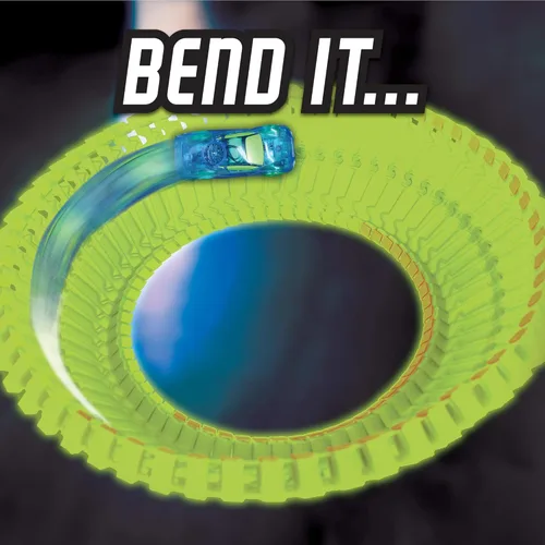 Vista 6 de Ontel Magic Tracks Rocket Racers - Juego de carreras con control remoto contra Pace Car (MTRR-MC4/2)