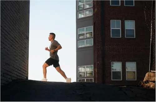 Vista 2 de Garmin® Forerunner® 570, 1.850 in, reloj inteligente avanzado con GPS para correr y triatlón, pantalla AMOLED, funciones de entrenamiento