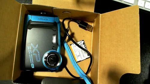 Vista 4 de Paquete FinePix XP140 con tarjeta SD - Azul cielo