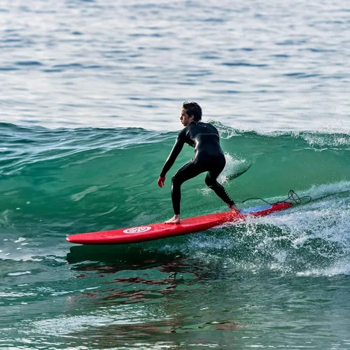 Vista 7 de Bloo Tide Tabla de surf de 8 pies con parte superior suave roja con diseño de Wavizm azul gráfico inferior