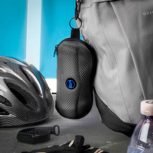 Vista 7 de BLUPOND Funda de gafas de sol semiduro de EVA con gancho de metal para colgar, clip de cinturón para almacenamiento de gafas de sol